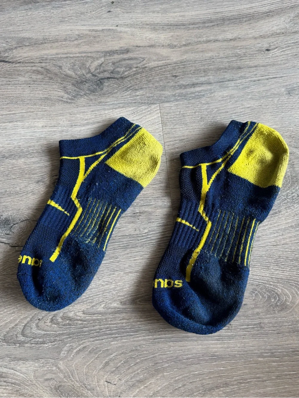 Saucony Men's Rundry Bolt Performance No-show Socks